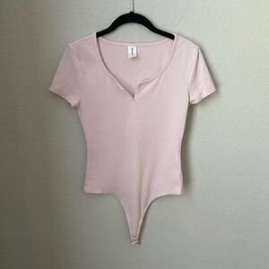 Abound Ribbed Short Sleeve Baby Pink BodySuit Size Medium